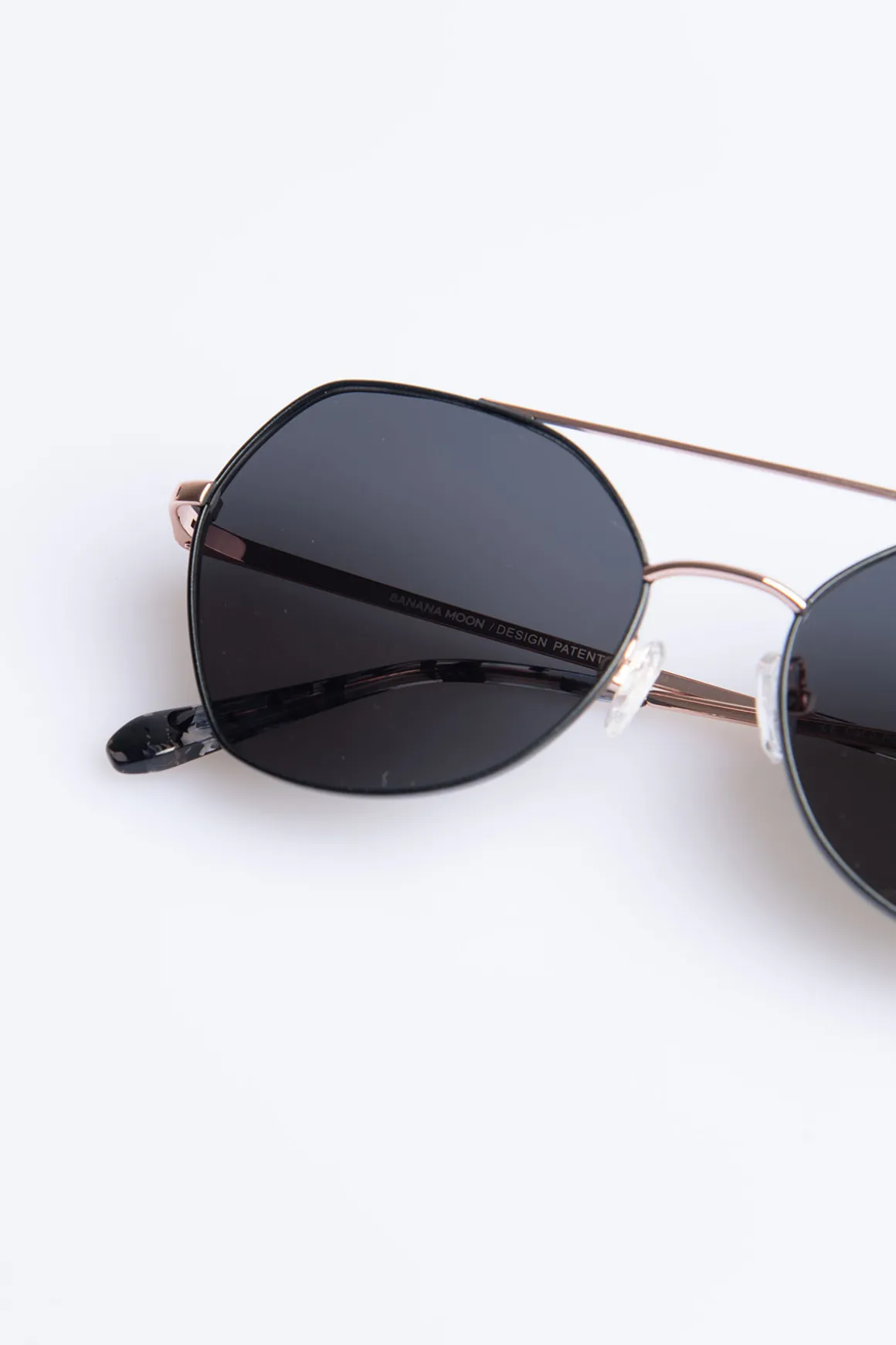 LUNETTES Noir Lunettes de soleil papillonnante - BM210P02