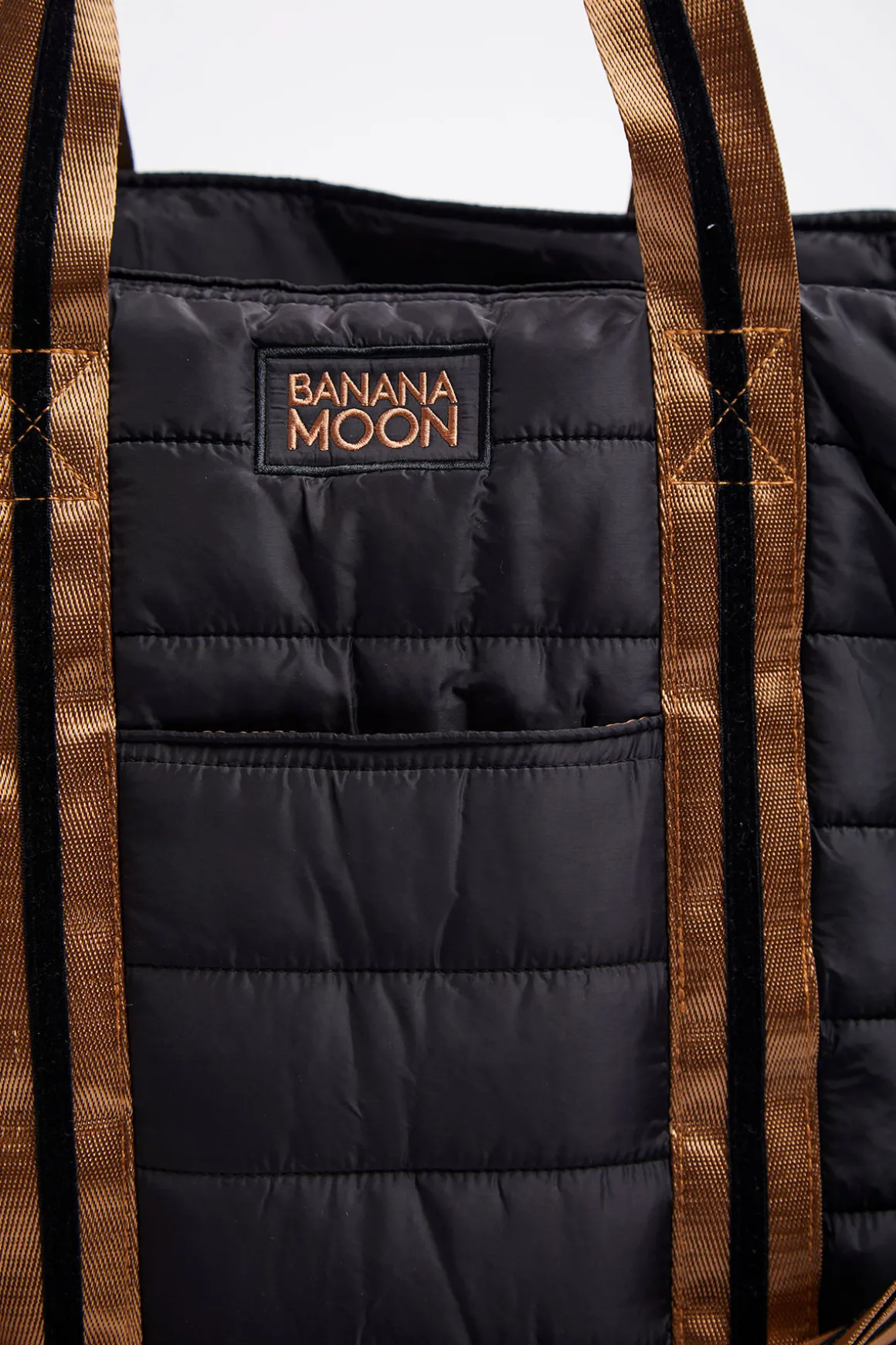 Noir DAMARIS LIZELINE